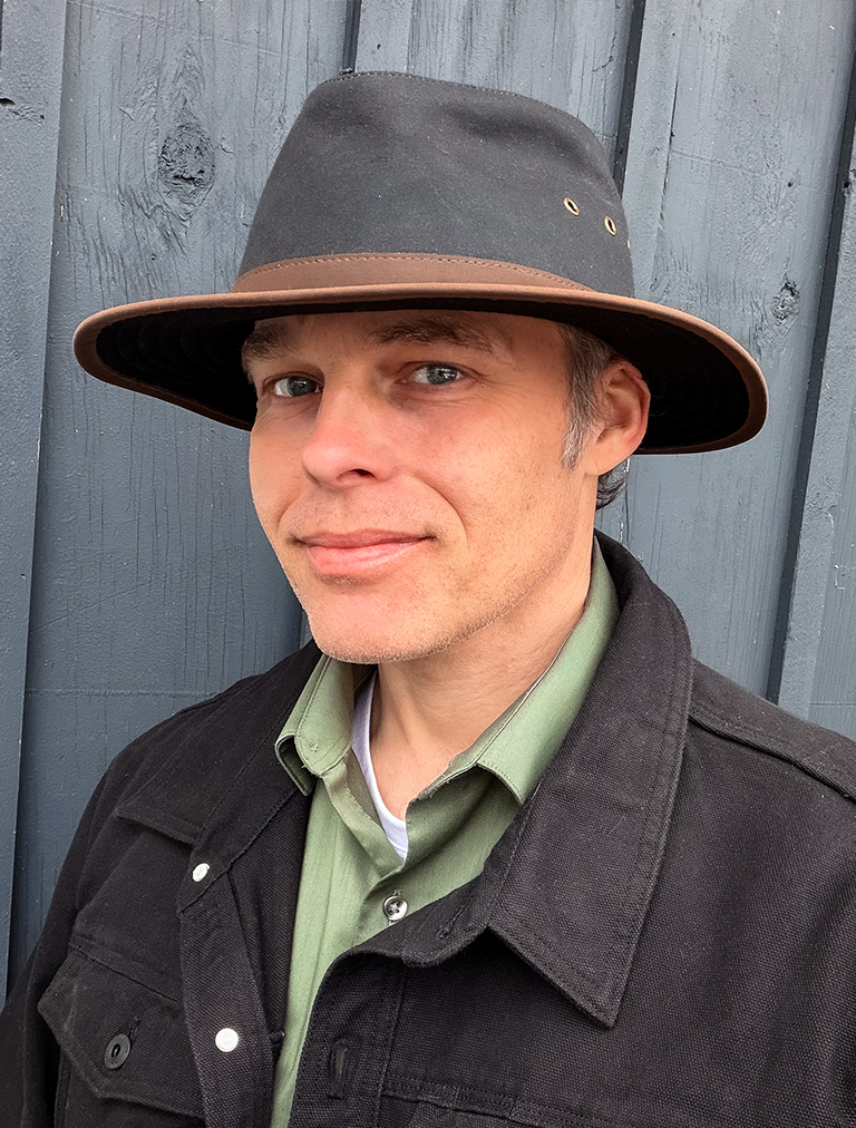 a headshot photograph of aaron riddle